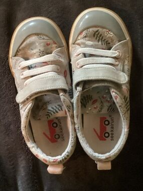 Girls See Kai Run gray woodland print  shoes size 11.5.